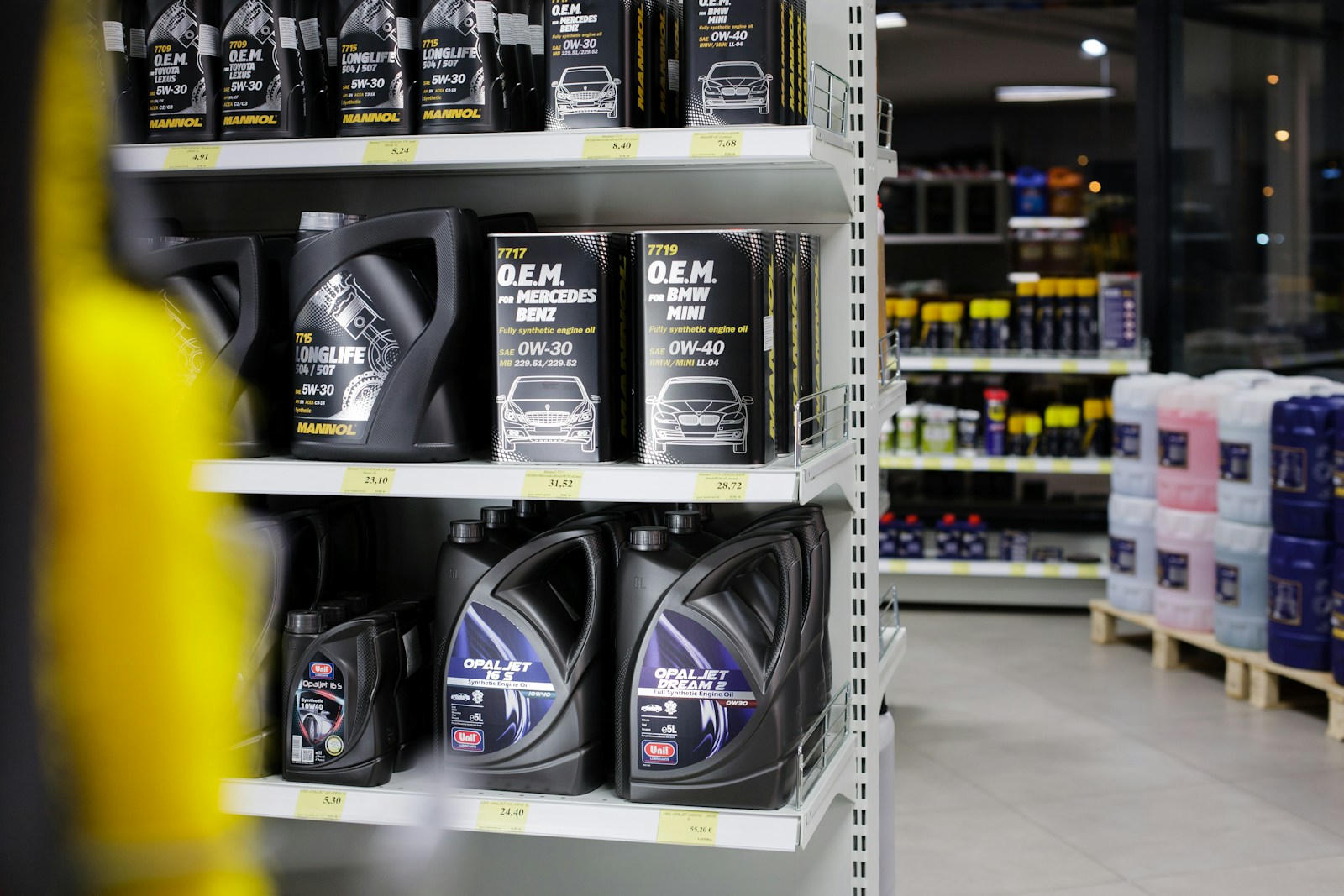 Synthetic Oil vs Conventional Oil: Which is Best for Your Engine in 2026?